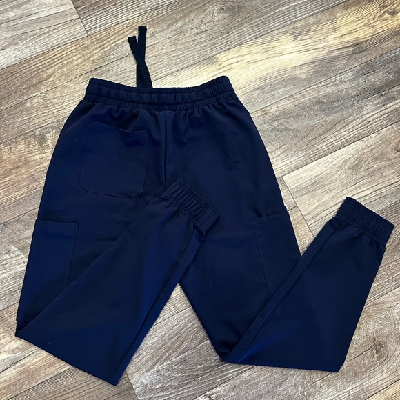 Navy Blue Jogger Scrub Pants 🩺🤍 - Picture 5 of 6